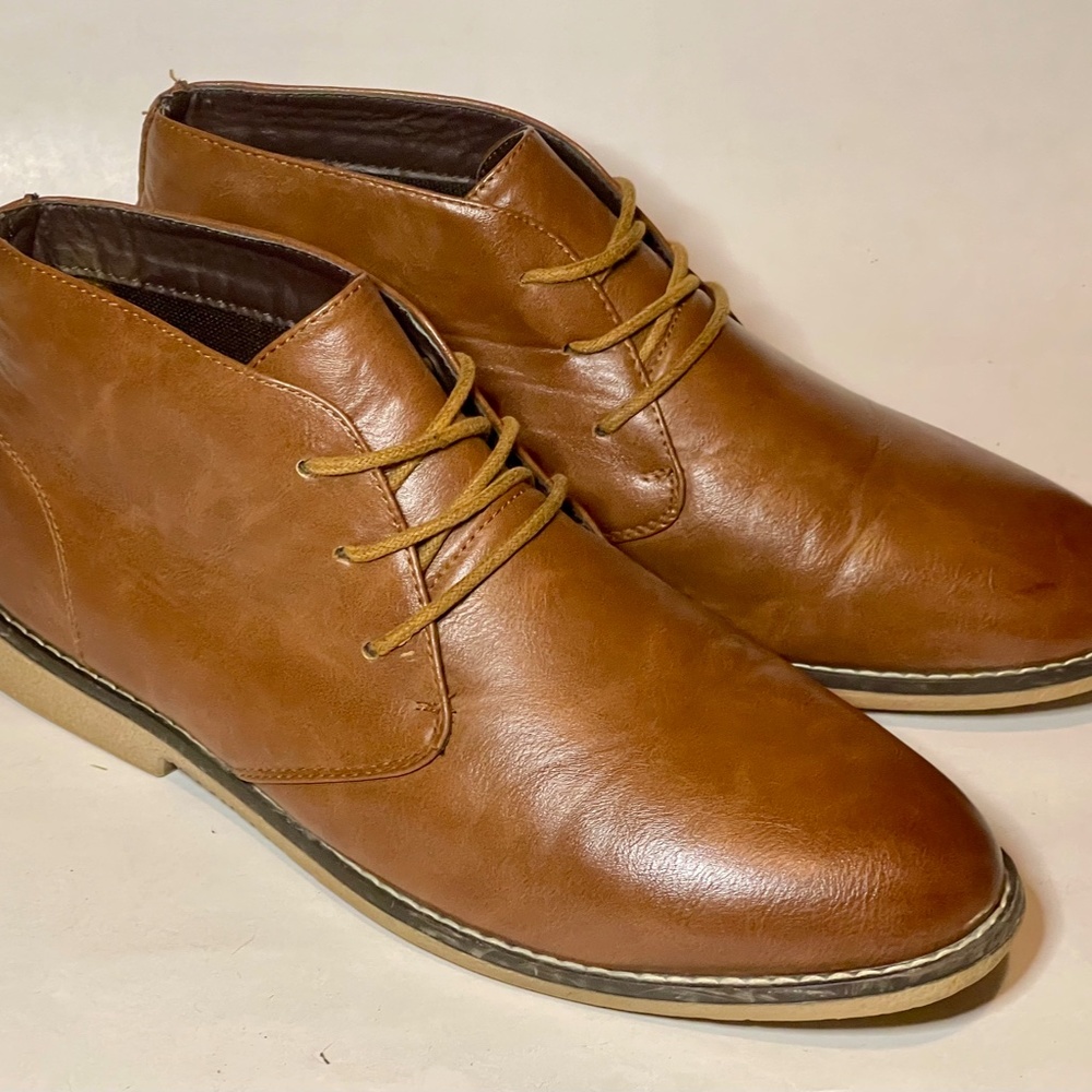 London Fog Chukka Desert Boots – Classic Styling, Crepe Sole (Men’s 11M)